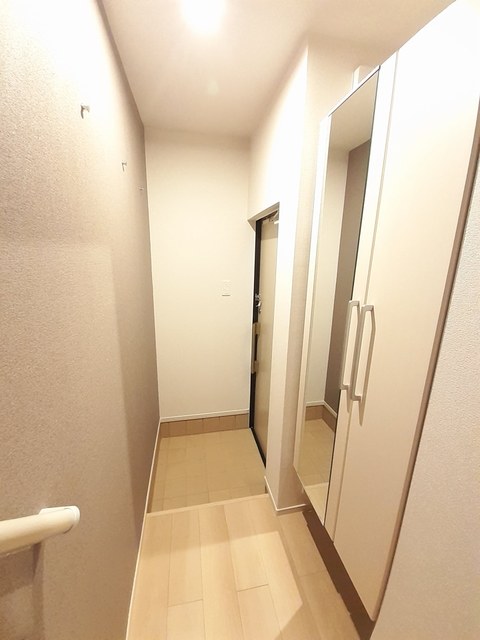 ウェルシィ万代 玄関