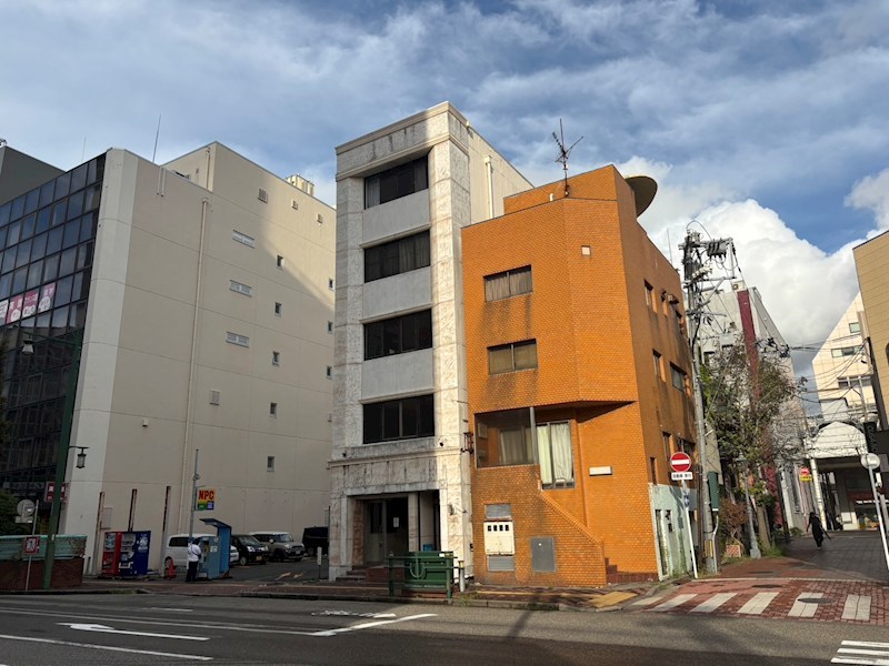 ＷＥＳＴ　ＳＴＵＤＩＯ　Ｂｌｄｇ 1F号室 外観