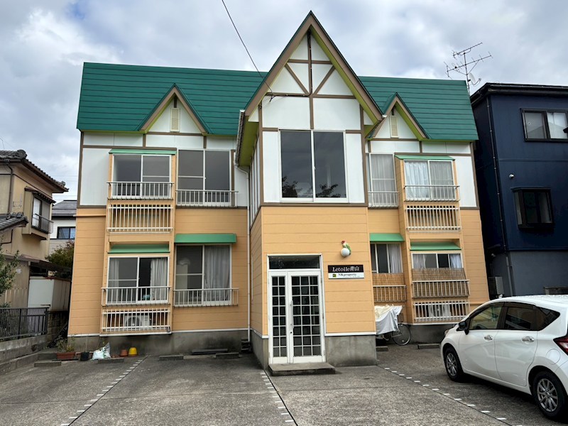 レトワール青山 201号室 外観