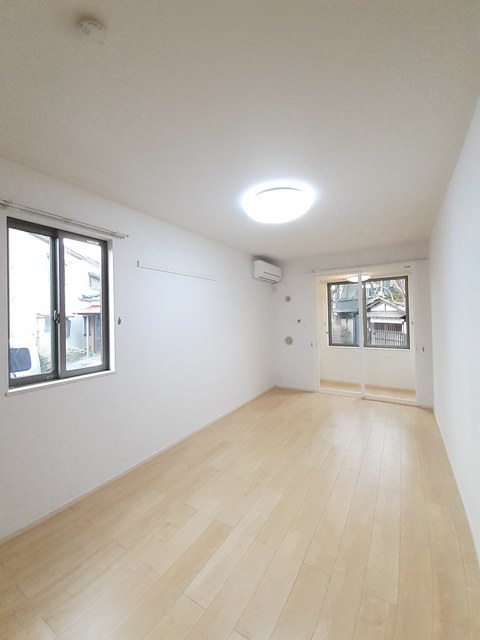 ポローニア リビング