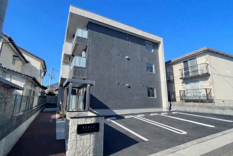 ベレオ学校町通 201号室 外観