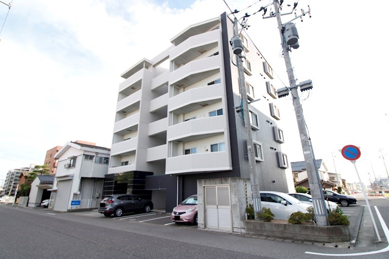 ブラスト南万代 401号室 外観