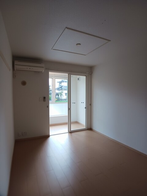 イースト リビング