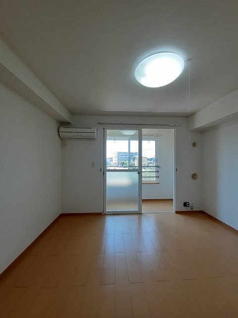 ミルキータウン城所Ⅰ リビング