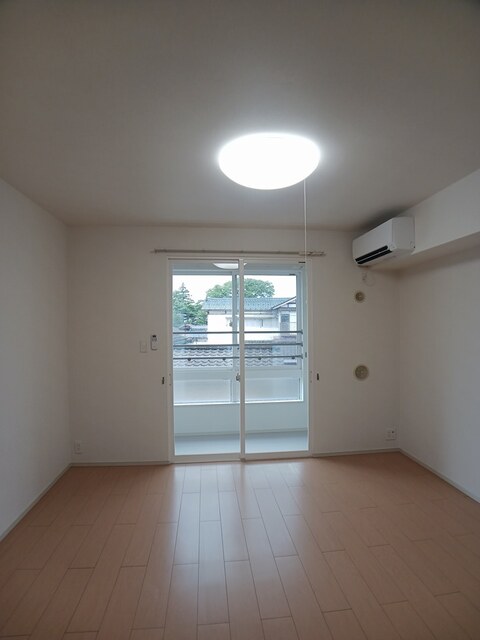 ロージィ・コート リビング