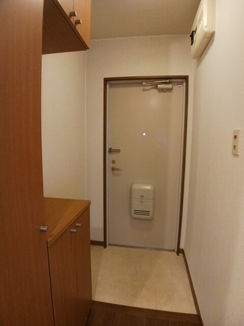 グリシーナＡ 玄関