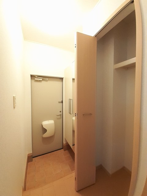 プラシードＡ 玄関