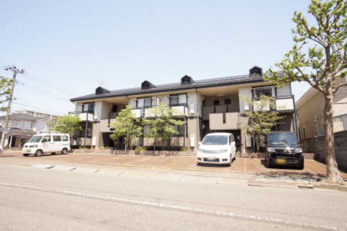 ニューロイヤル 105号室 外観