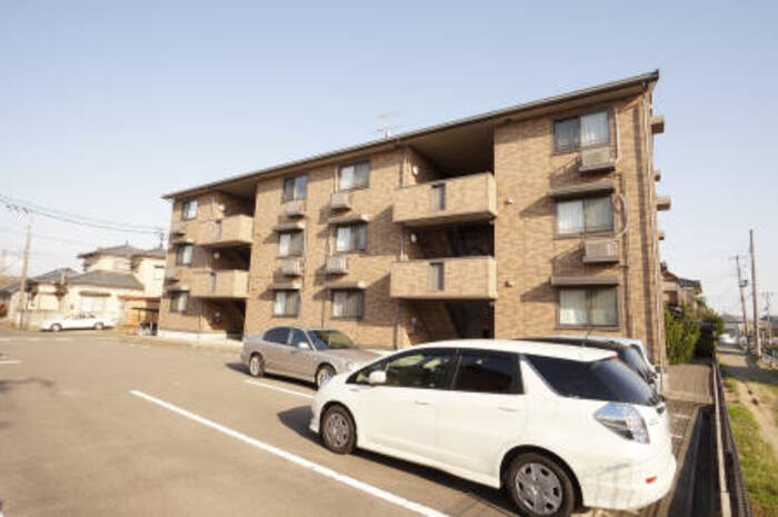 エルスリーモナミ 103号室 外観