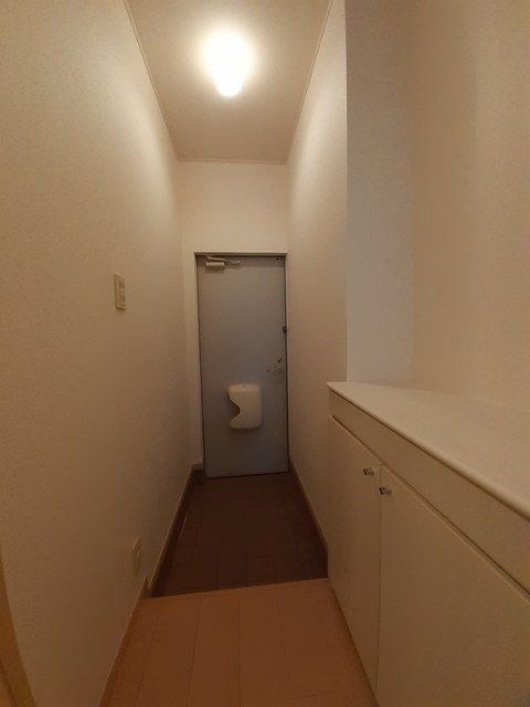 シャルマン河渡 玄関