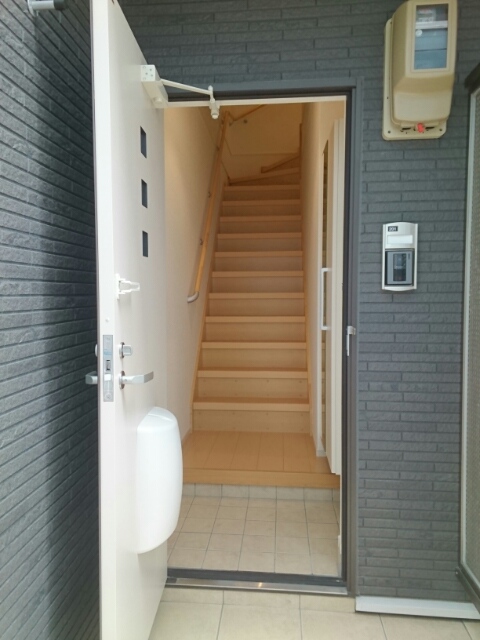 メゾンはなみずき 玄関