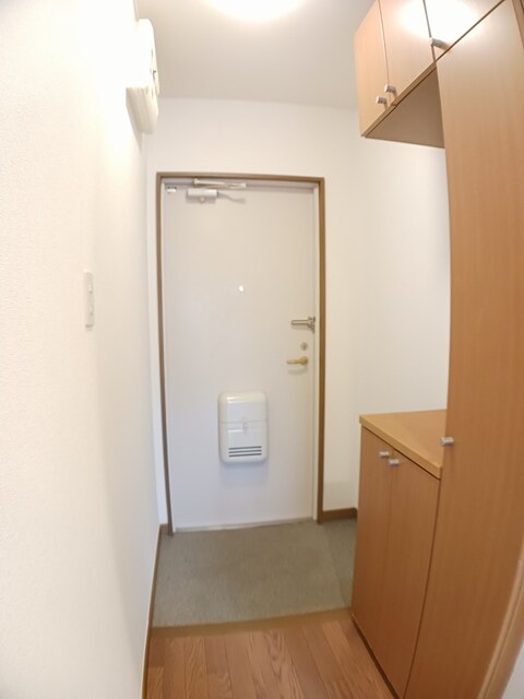 グリシーナＡ 玄関