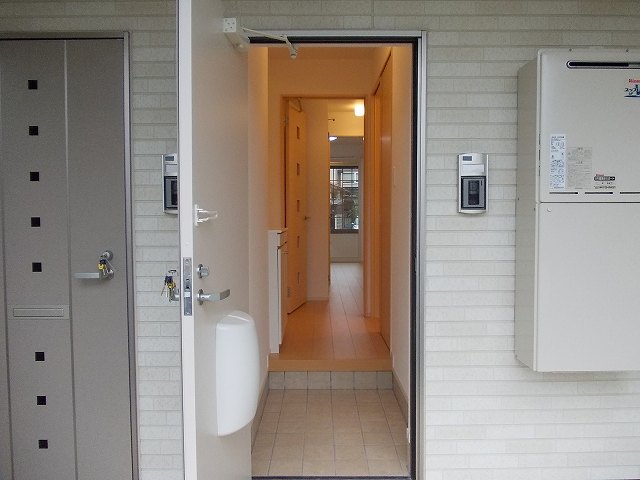 ガーデン　ハウス　ブリーズＡ 玄関