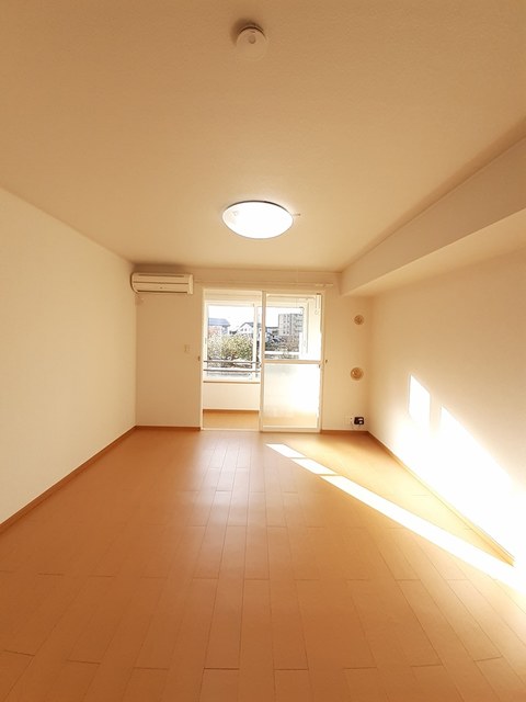 ミルキータウン城所Ⅱ リビング