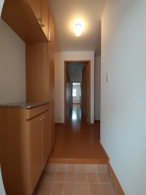 クレスト藤 玄関