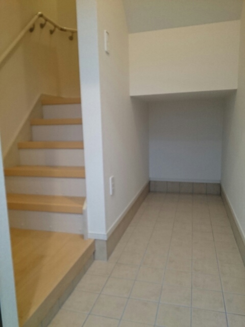 ラ・フィーナ寺山Ａ 玄関