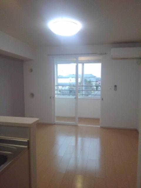 パインズ中島 リビング