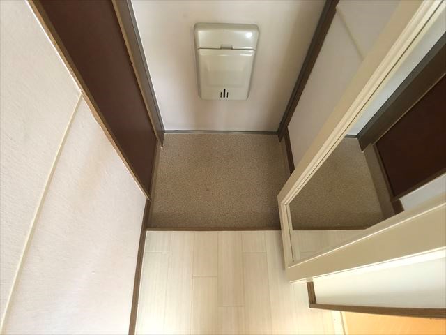 ﾒｿﾞﾝ･ｼｬﾄﾝ 玄関