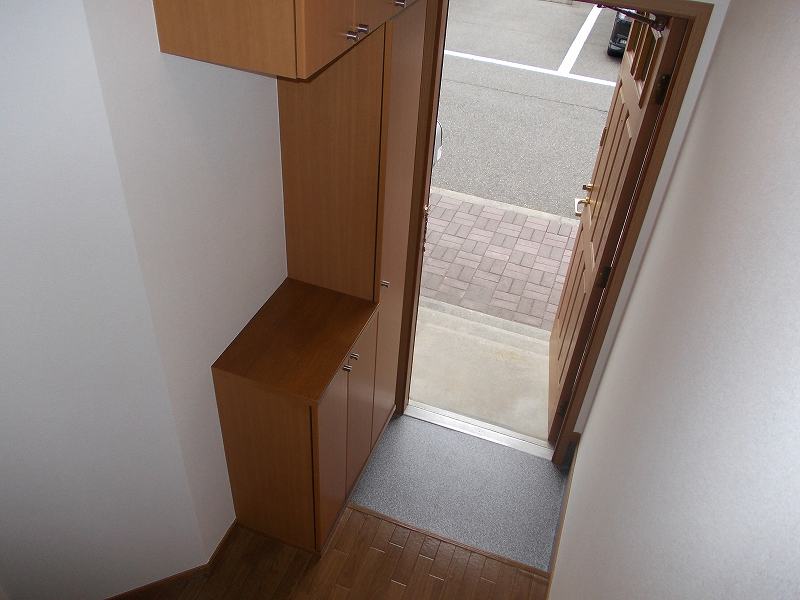 リーヴァ・プレッソＡ 玄関