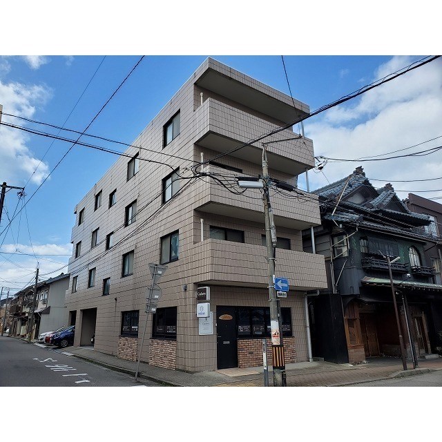 アーバン本町 302号室 外観