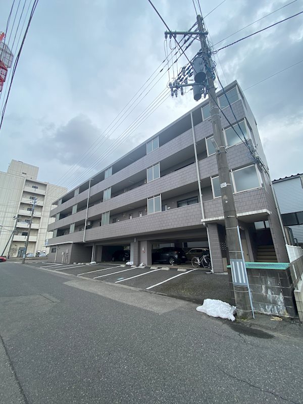 ファースト・トゥイッグ女池 401号室 外観