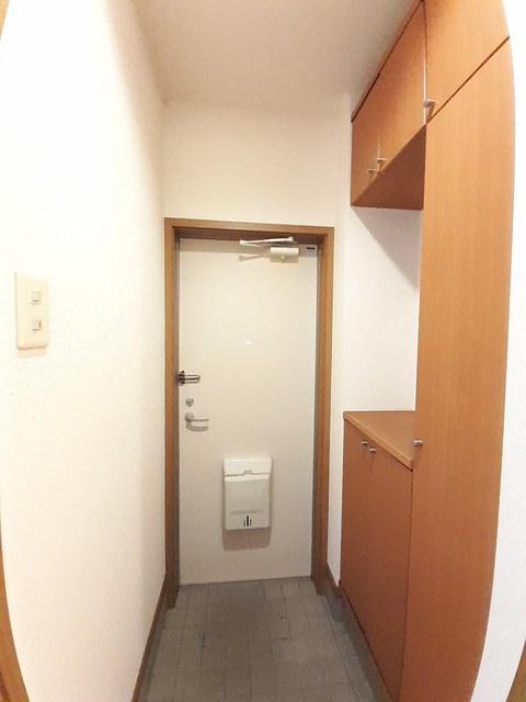 メゾン・カープ 玄関