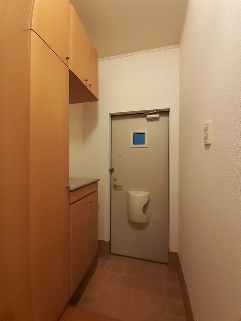 クレスト藤 玄関