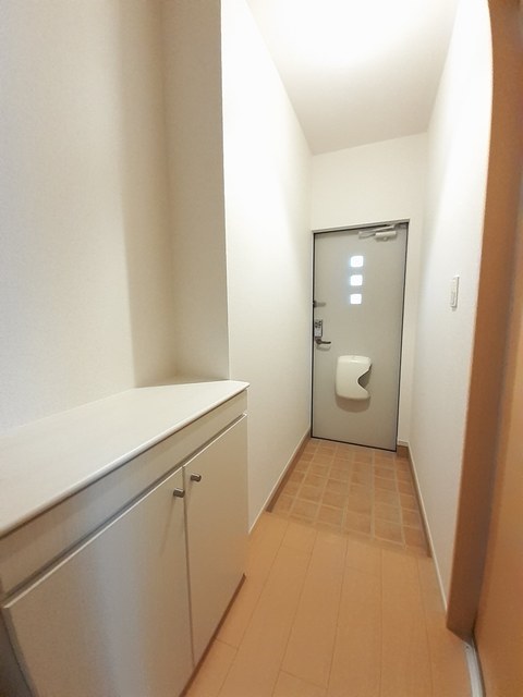 イハナＢ 玄関