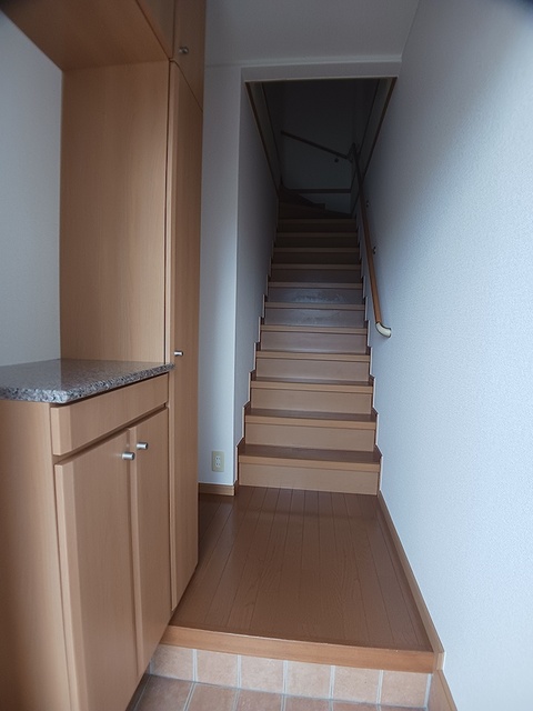 クレスト藤 玄関