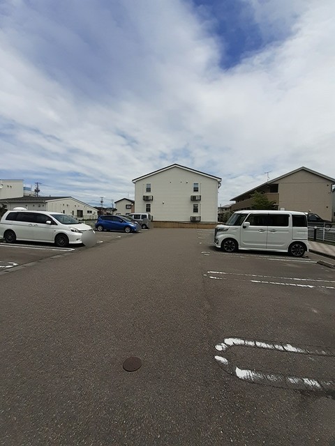 クレール 駐車場