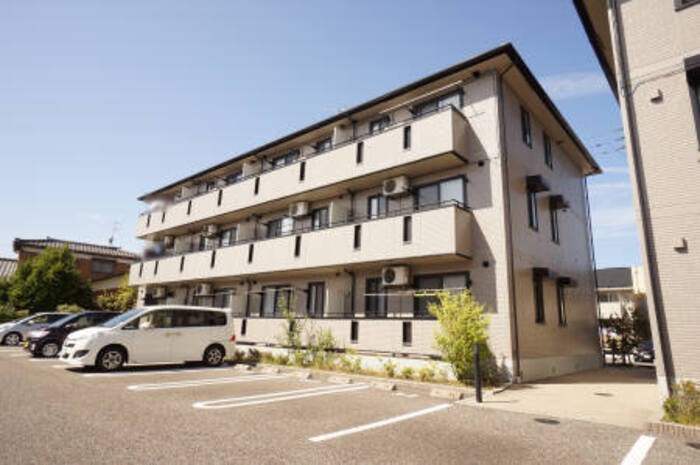 ロイヤルタウン松崎 B102号室 外観