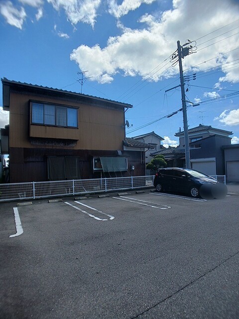 エテルノ　ブライト 駐車場