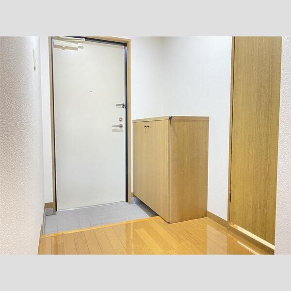 ベロウ　リベルタ 玄関