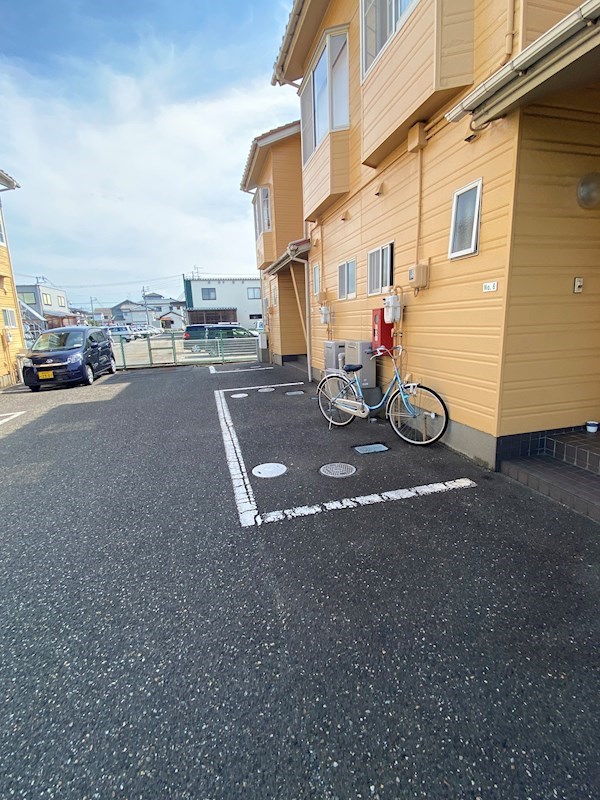 メゾンドヌマ 駐車場