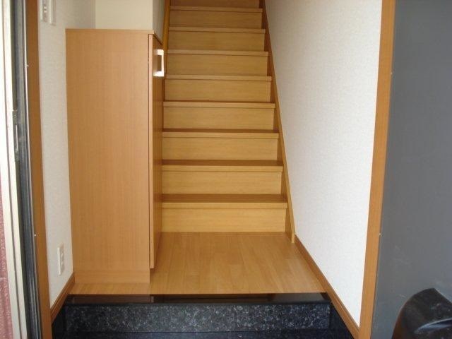 クレセントコート 玄関