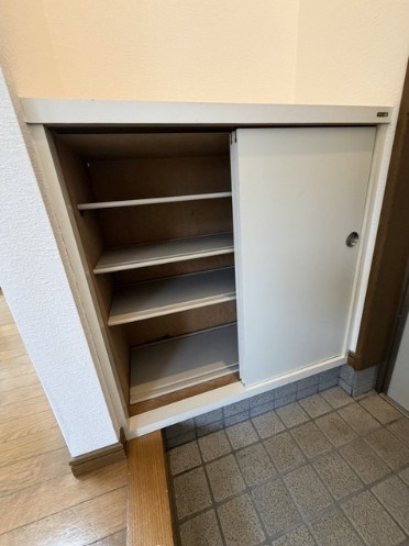 メゾン高志 玄関