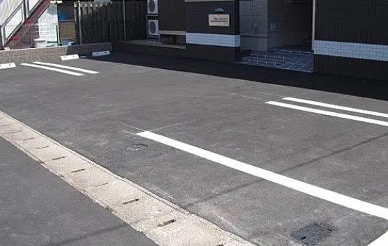 パインハウスⅡ  駐車場