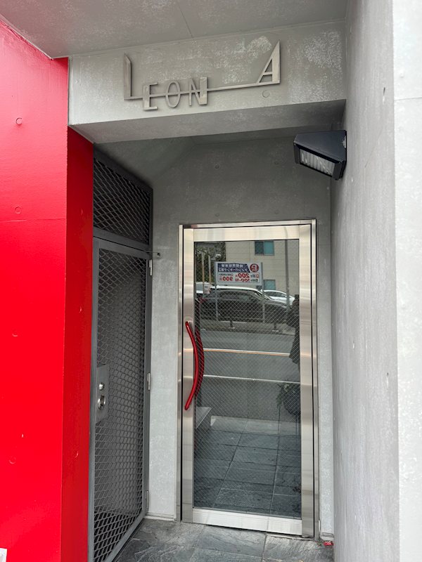 LEON-A エントランス