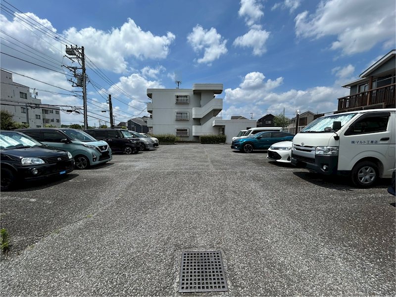 サンハイツ栗原敷地内駐車場 