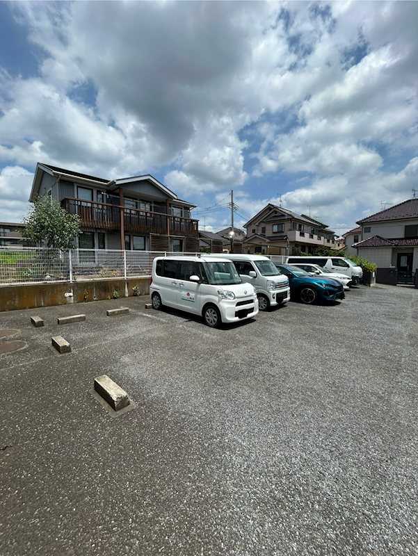 サンハイツ栗原敷地内駐車場 
