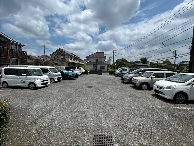 サンハイツ栗原敷地内駐車場 