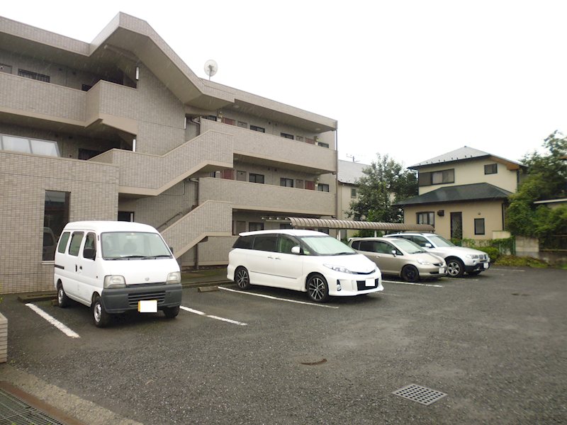プレフォンティーヌ敷地内駐車場 駐車場
