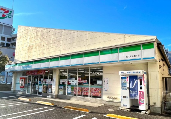 プレフォンティーヌ敷地内駐車場 コンビニ