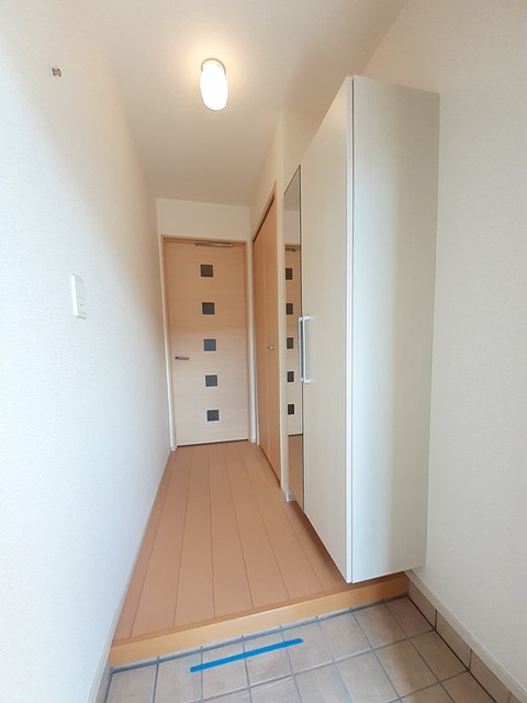 ソレイユⅢ番館 玄関