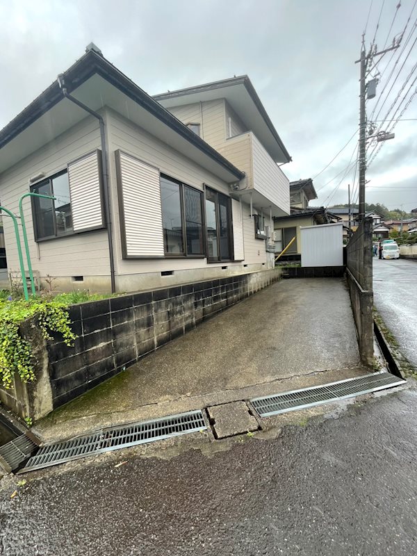 ライツレーン杉の木台 駐車場