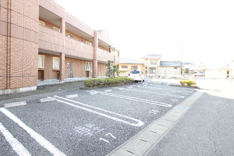 ふぁみーるA棟・B棟 駐車場