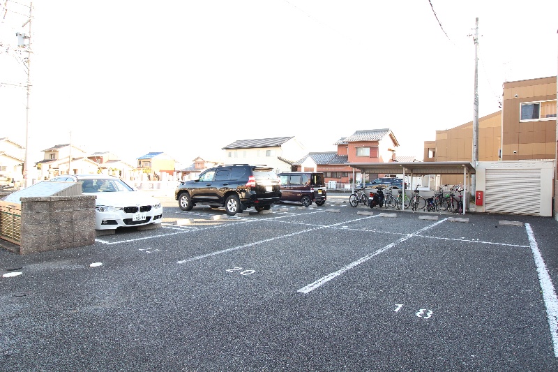 ふぁみーるA棟・B棟 駐車場