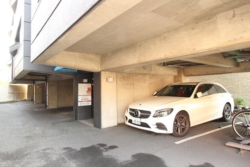 タウン西野 駐車場