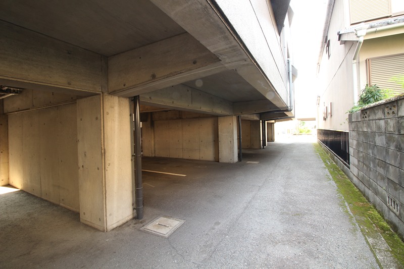 タウン西野 駐車場
