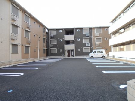 ロイジェントパークス草加手代B 駐車場